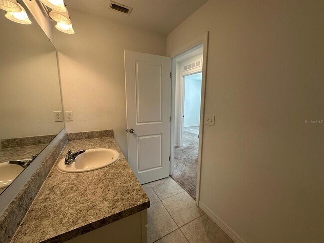 Building Photo - 118 Mandovi St