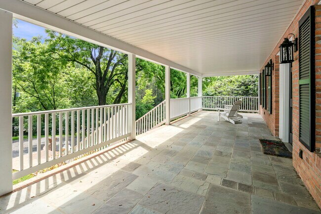 Building Photo - 6916 Seven Locks Rd