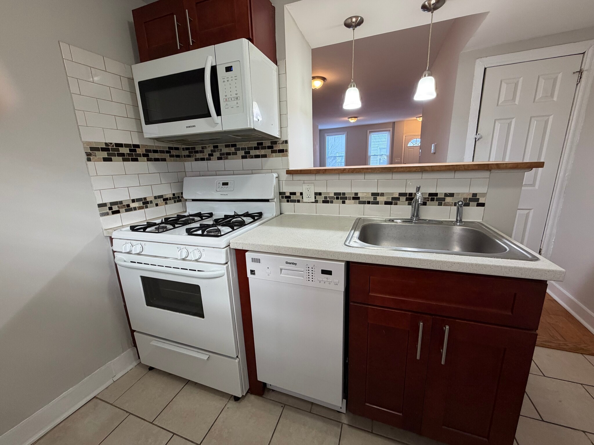 Building Photo - 2015 Fernon St