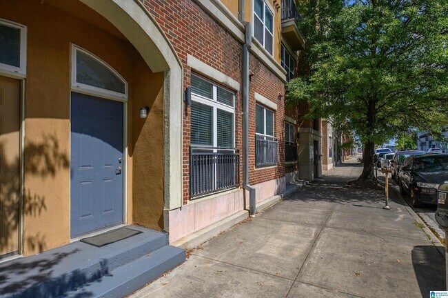 Building Photo - 2020 5th Ave S
