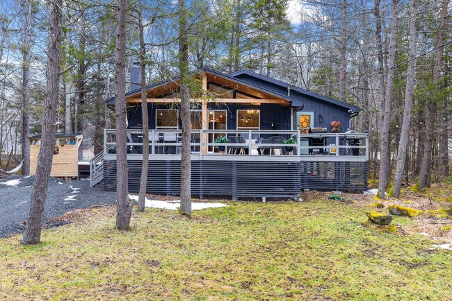 Building Photo - 3145 Ogontz Dr