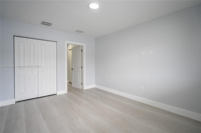 Building Photo - 1850 S Treasure Dr