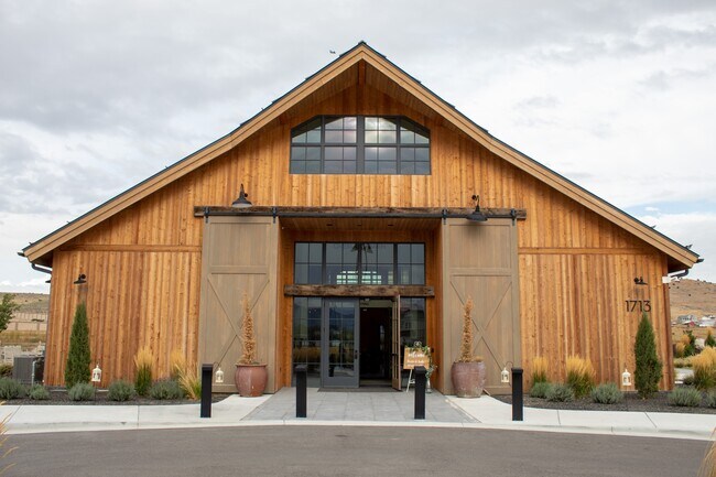 Building Photo - 1260 E Packard Dr