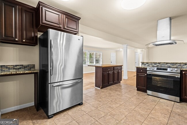 Building Photo - 816 Valley Creek Dr