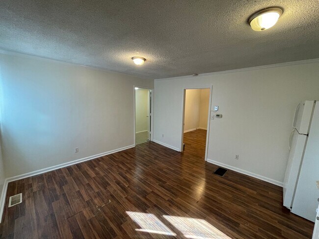 Building Photo - SRP-SH050-402 South 10th Street