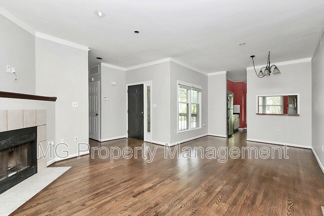 Building Photo - 226 S Clarkson St