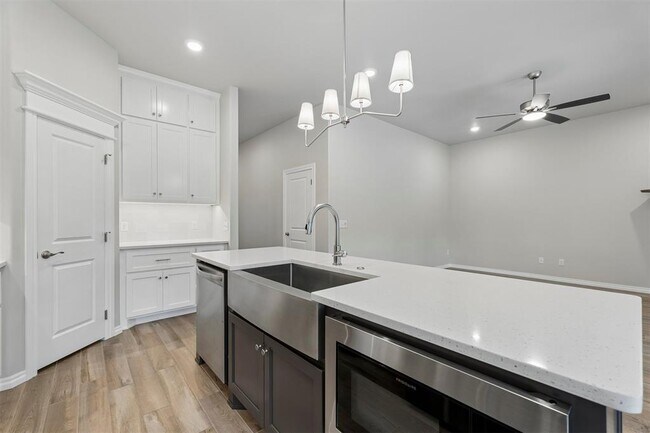 Building Photo - 16129 Villa Valeria Way