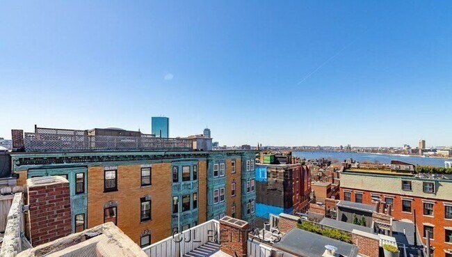 Building Photo - 101 Myrtle St