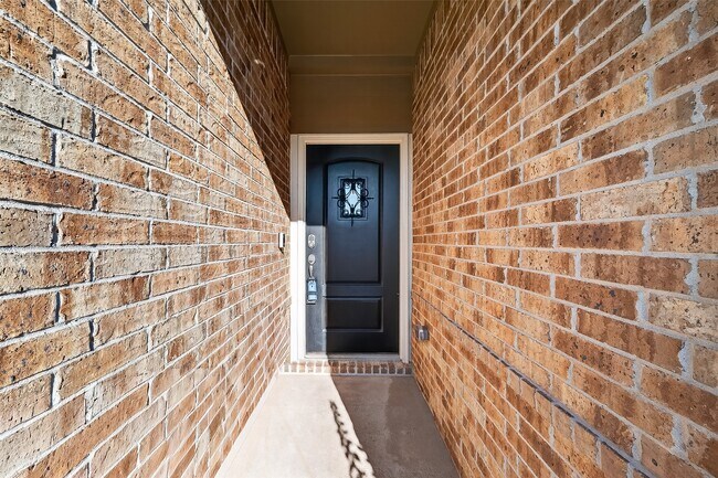 Building Photo - 5403 Tourmaline Wy