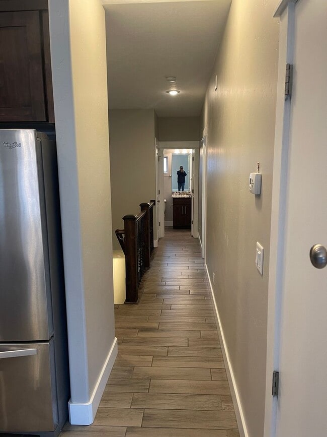 Building Photo - Beautiful Townhome