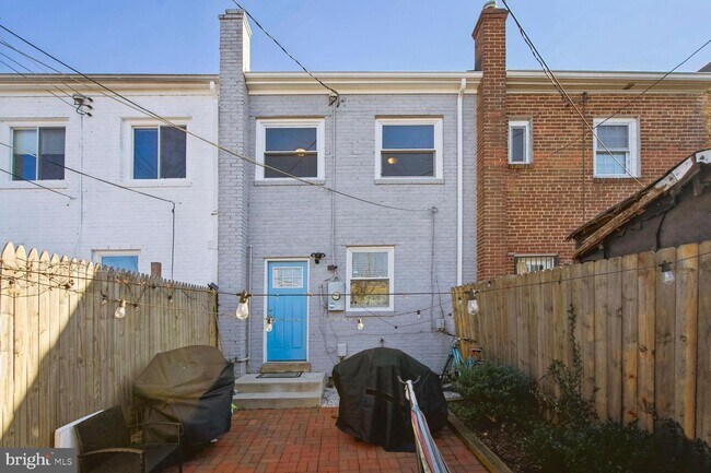 Building Photo - 3722 Edison St