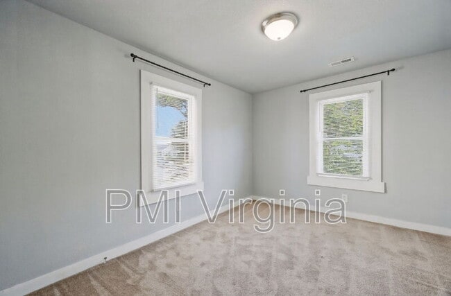Building Photo - 1035 W 36th St