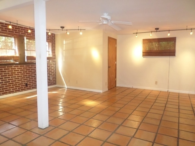 Building Photo - 1100 San Luis Rd