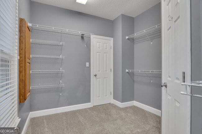 Building Photo - 135 Handshaker Ct