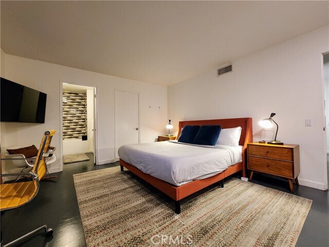 Building Photo - 2499 S Palm Canyon Dr