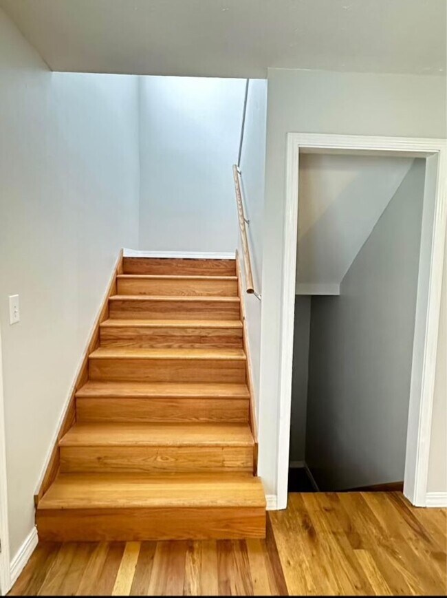 Building Photo - This 3 Bedroom Basement Duplex in Ozark is...
