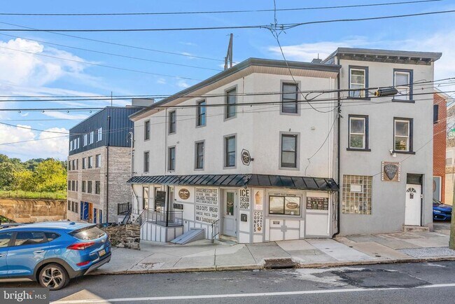 Building Photo - 4630 Umbria St