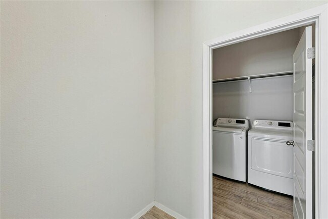 Building Photo - 120 Lyndon Dr