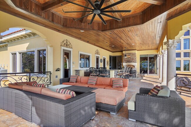 Building Photo - 1363 Oceanview Dr