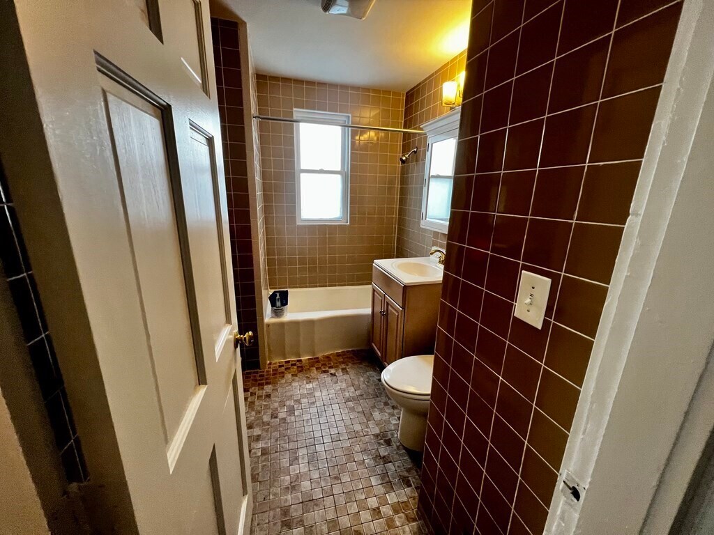 Building Photo - 19 Banks St