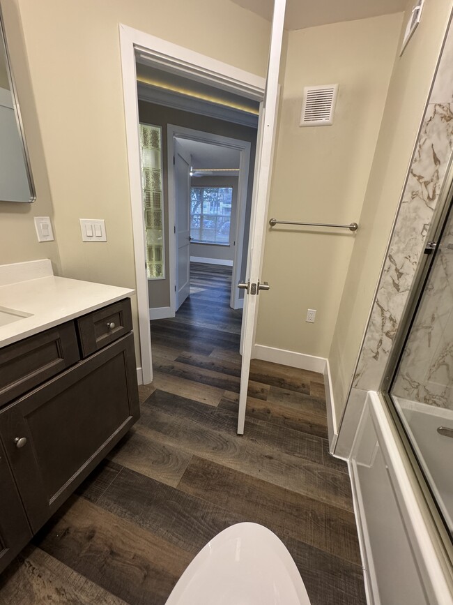 Building Photo - 1919 Summer Club Dr