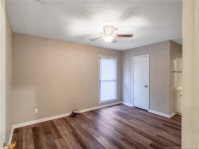 Building Photo - 6594 Honeysuckle Dr