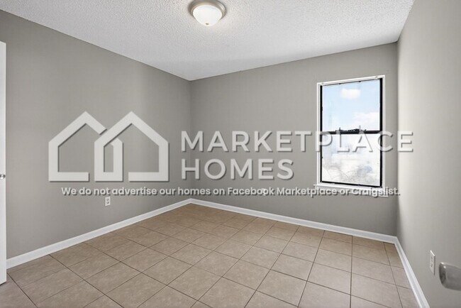 Building Photo - 5826 Laurie Dr