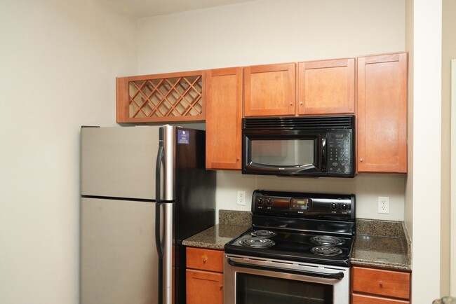 Building Photo - 745 Walker Square, Apt #3A