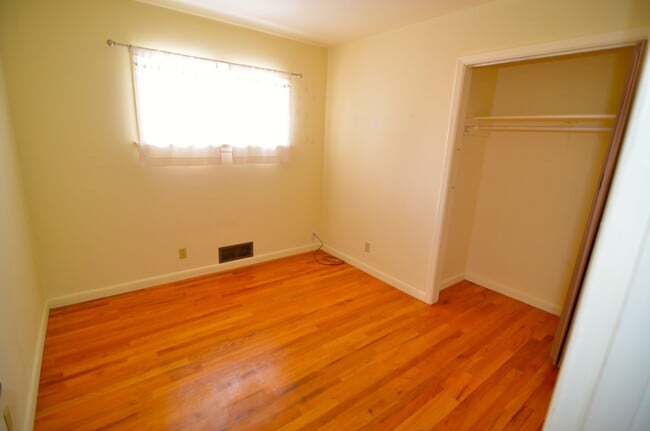 Building Photo - 1223 N 8th Ave