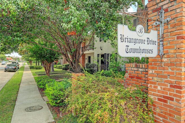 Building Photo - 6326 Chevy Chase Dr