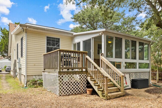 Building Photo - 912 Little Bay Ave