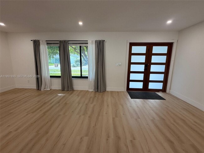 Building Photo - 1462 SW 25th Ave