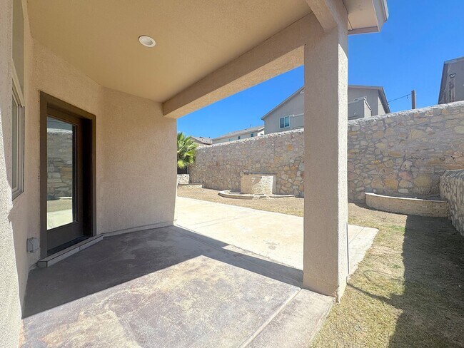 Building Photo - East El Paso 3 bed Refrig A/C