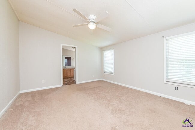 Building Photo - 137 Shamrock Cir