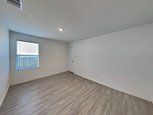 Building Photo - 5933 Antonio Pl