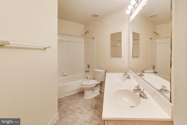 Building Photo - 11151 Yellow Leaf Way