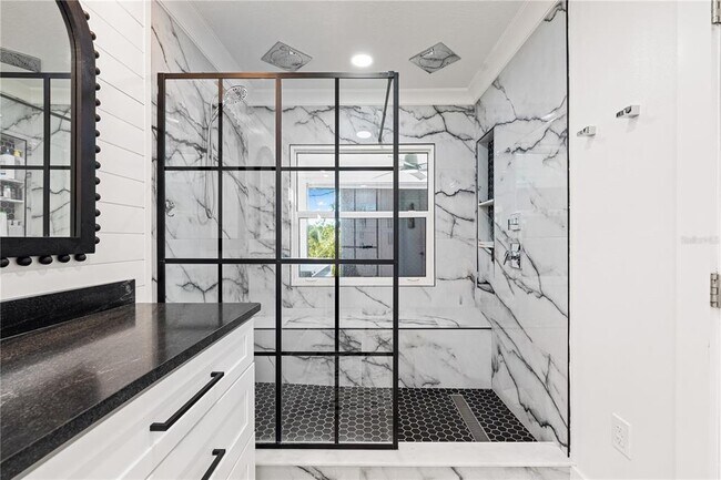 Building Photo - 2500 Monterey St