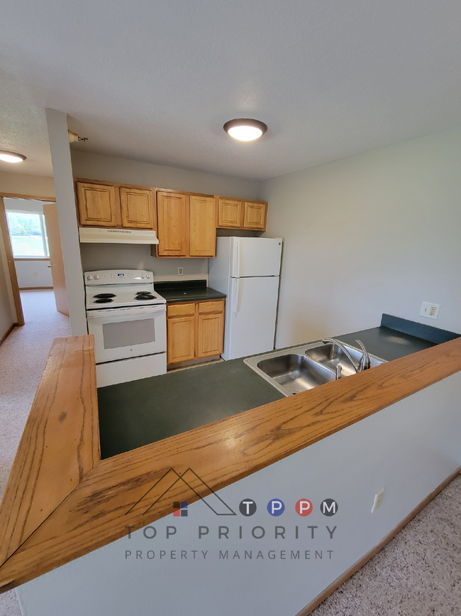 Building Photo - ** MOVE-IN SPECIAL ** 2 Bedroom | 1 Bathro...