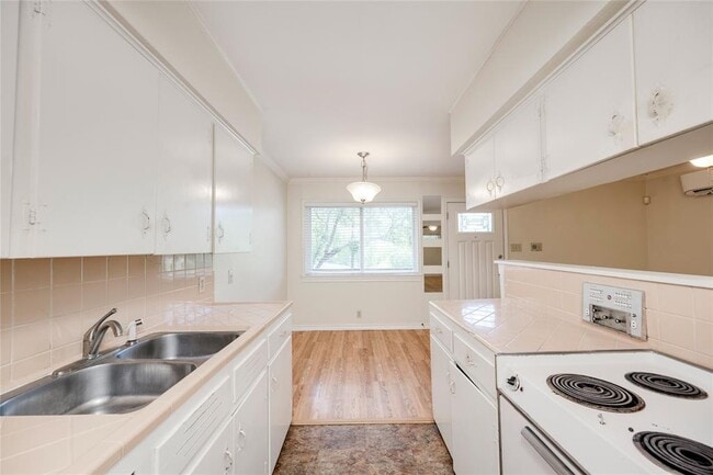 Building Photo - 1511 Shoal Creek Blvd