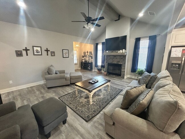 Building Photo - 4 Bed 2 bath Frenship ISD