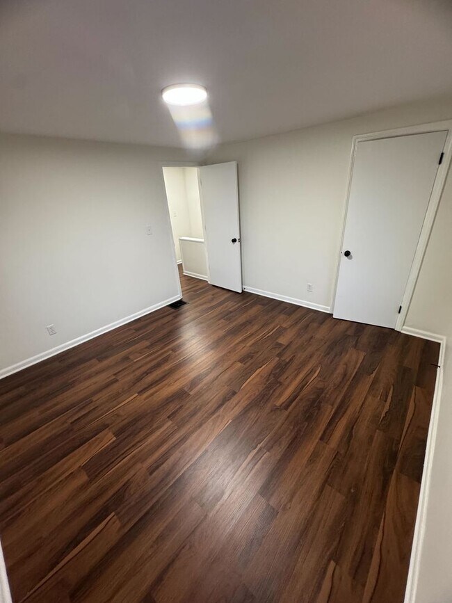 Building Photo - 1292 E 25th Ave