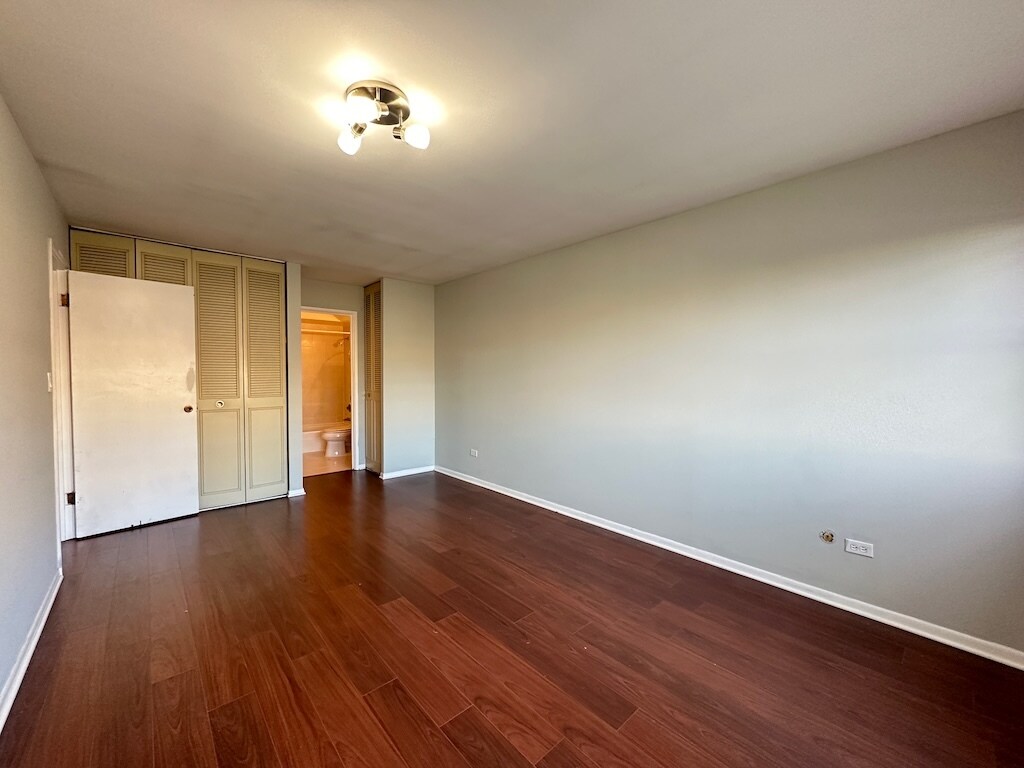 Building Photo - 701 Elm Pl