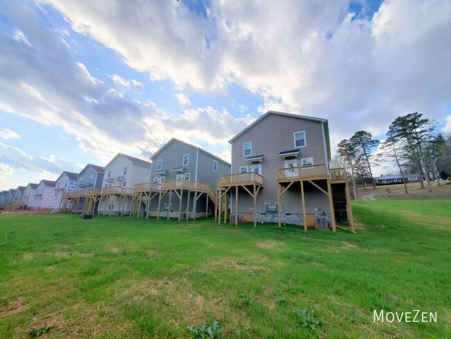 Building Photo - 275 Vanderbilt Rd