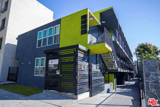 Building Photo - 6244 De Longpre Ave