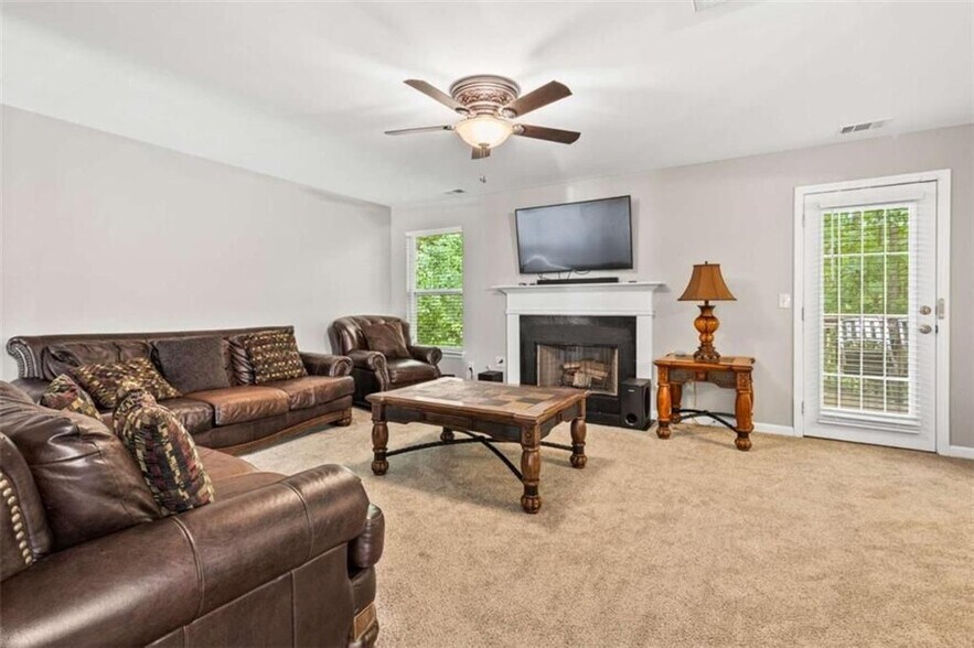 Building Photo - 7155 Laurel Creek Dr
