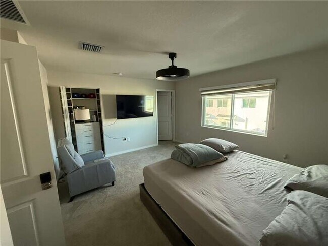 Building Photo - 1020 NW 5th Terrace