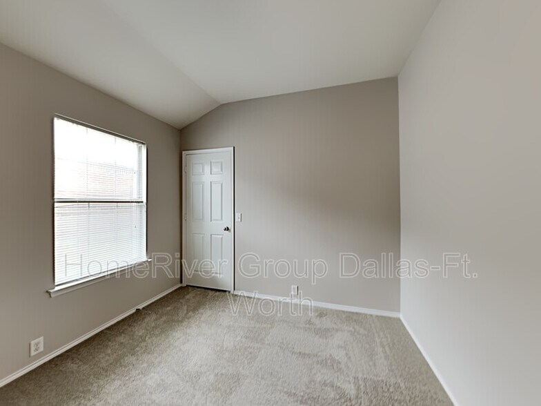 Building Photo - 8544 Orleans Ln