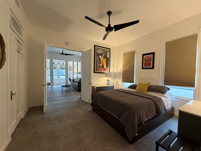 Building Photo - 318 Hyde Park Blvd