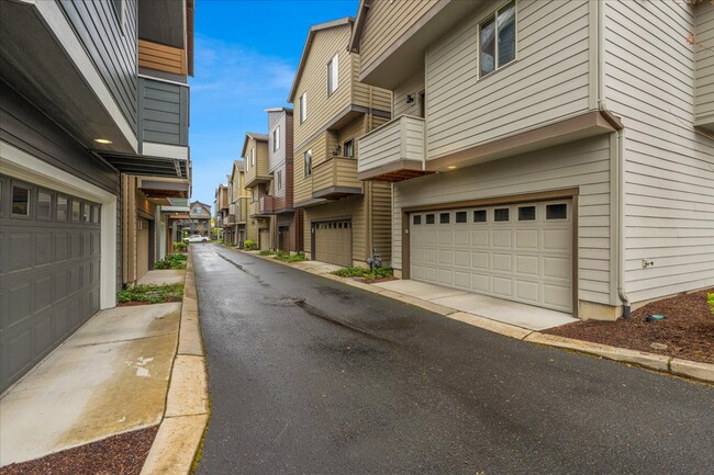 Building Photo - 14215 SW Burlwood Ln