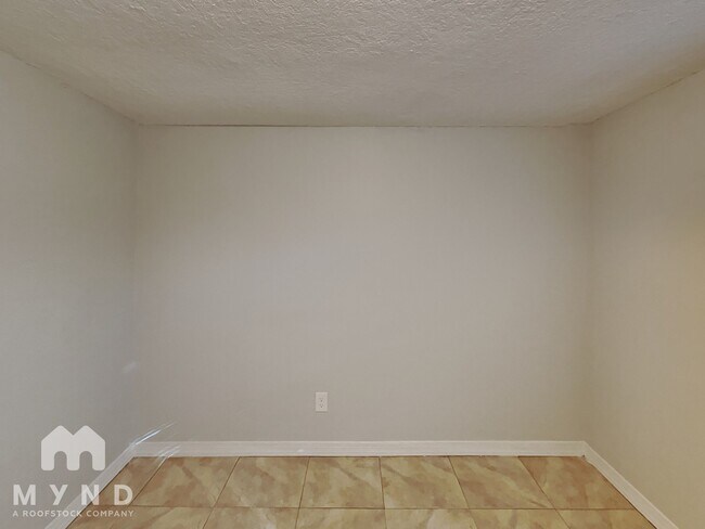 Building Photo - 2033 Allandale Cir E